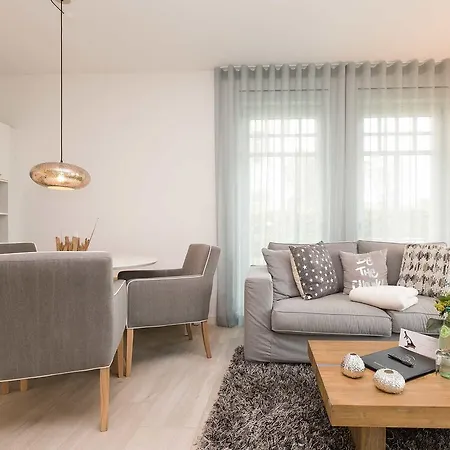 Westend 01 Apartman *